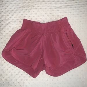 LULUEMON PINK SHORT IN 4
